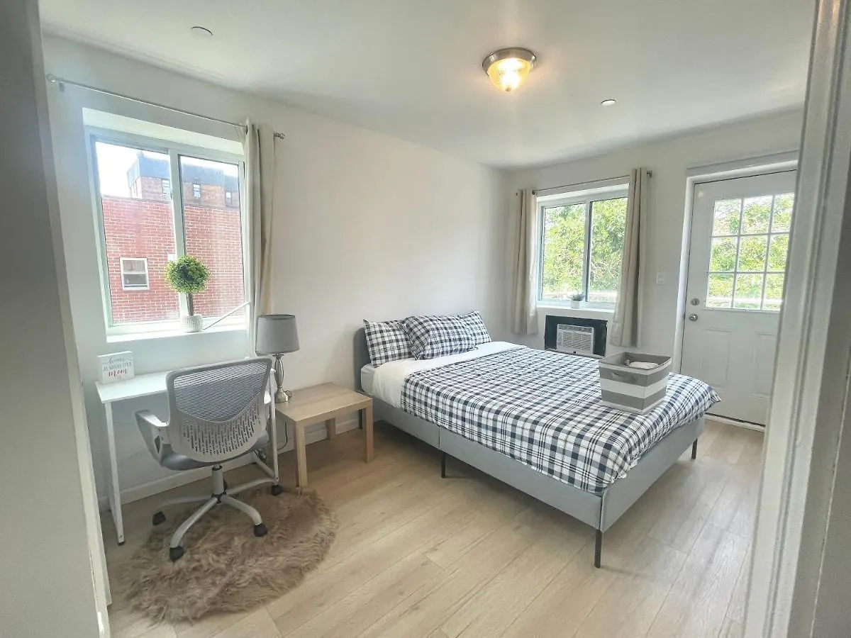뉴욕 Brand New!!!With Balcony, Free Parking, 3 Minutes To Subway 아파트