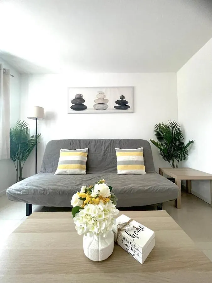 뉴욕 Brand New!!!With Balcony, Free Parking, 3 Minutes To Subway 아파트