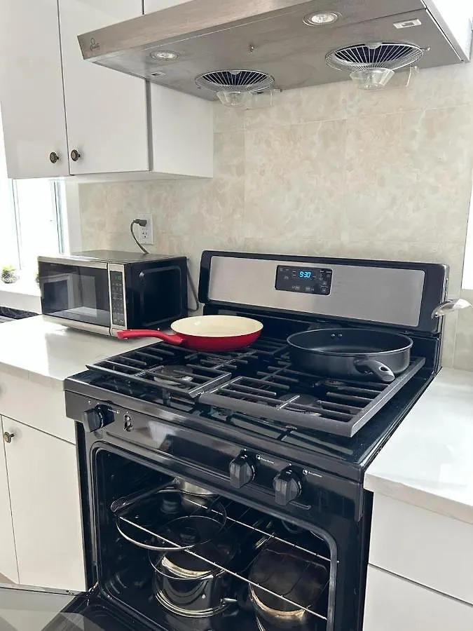 Apartmán Brand New!!!With Balcony, Free Parking, 3 Minutes To Subway New York 0*,
