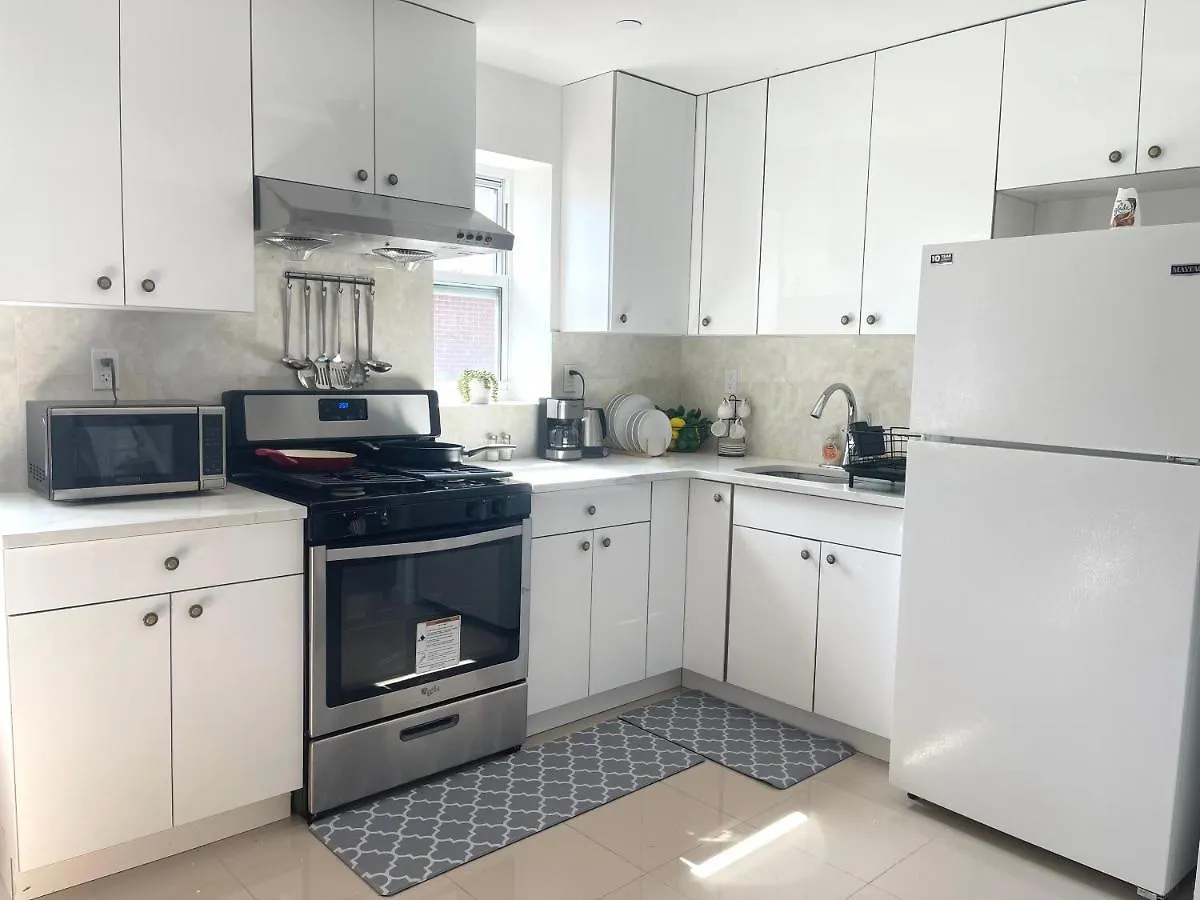 Apartmán Brand New!!!With Balcony, Free Parking, 3 Minutes To Subway New York 0*,  USA